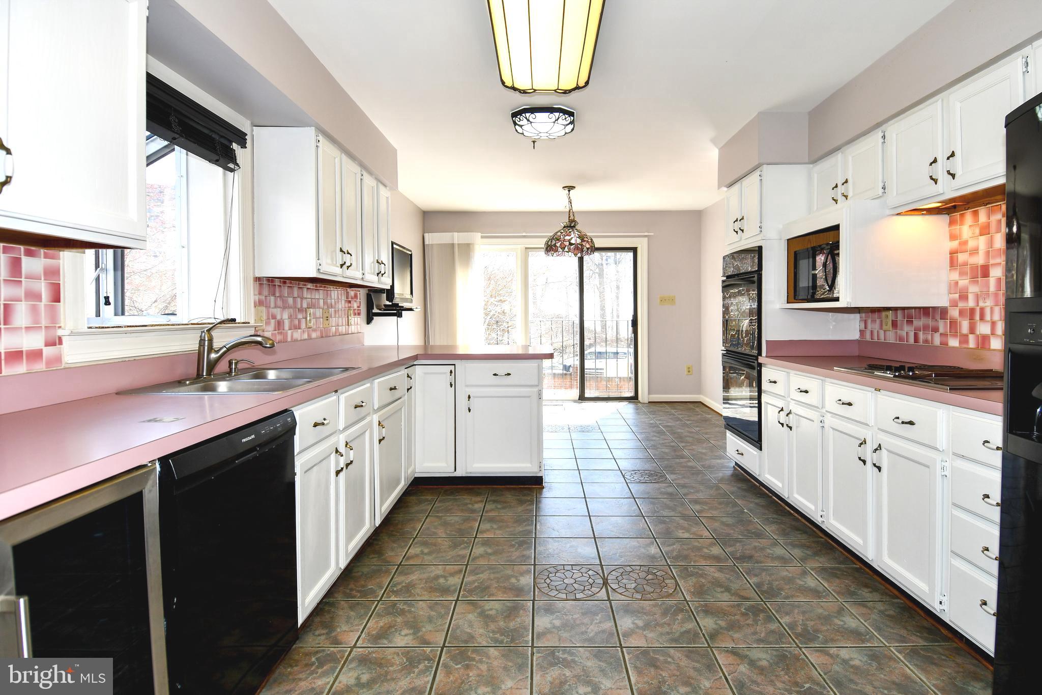 LANDMARK MEWS - Residential Lease