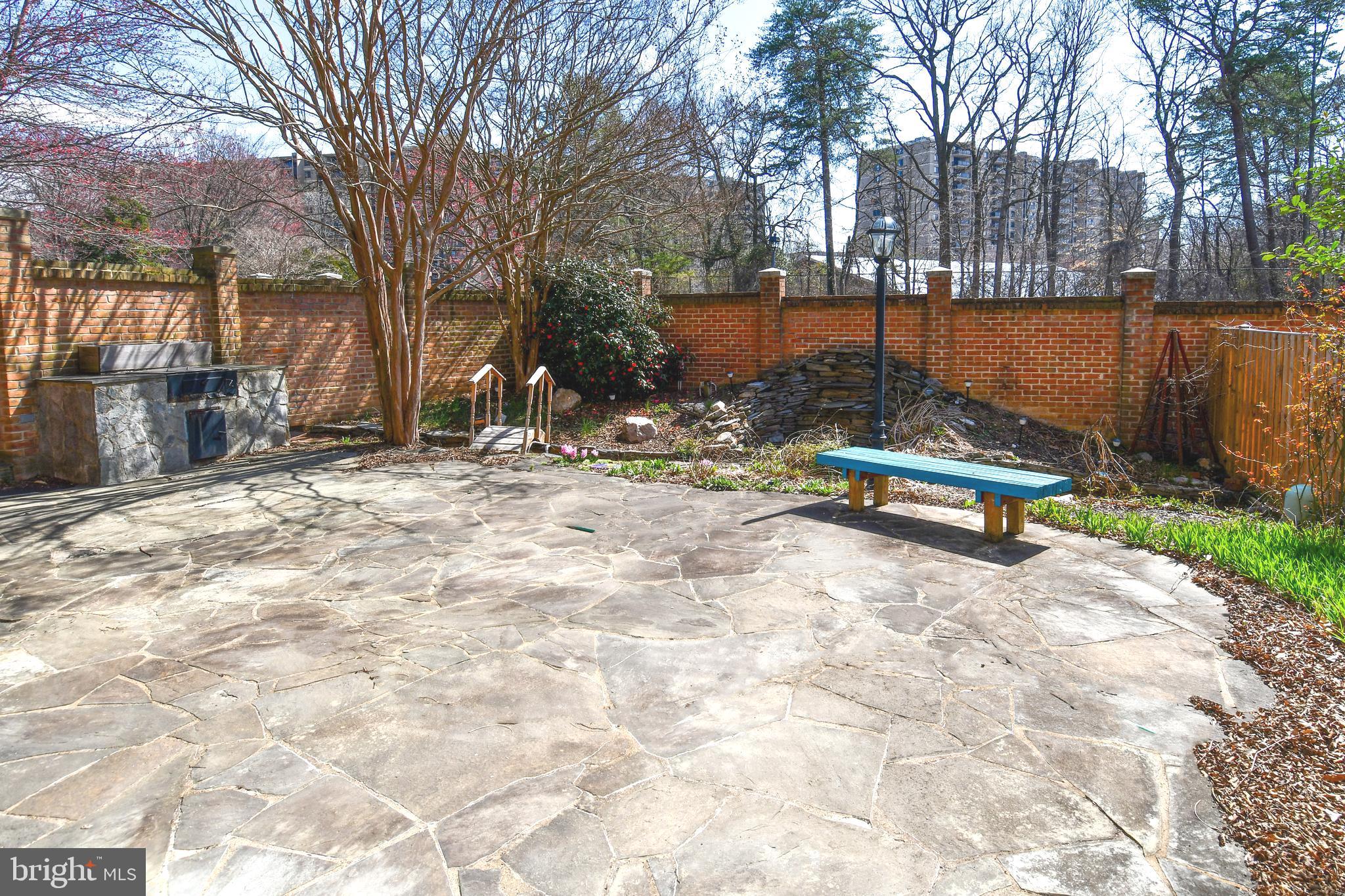 LANDMARK MEWS - Residential Lease