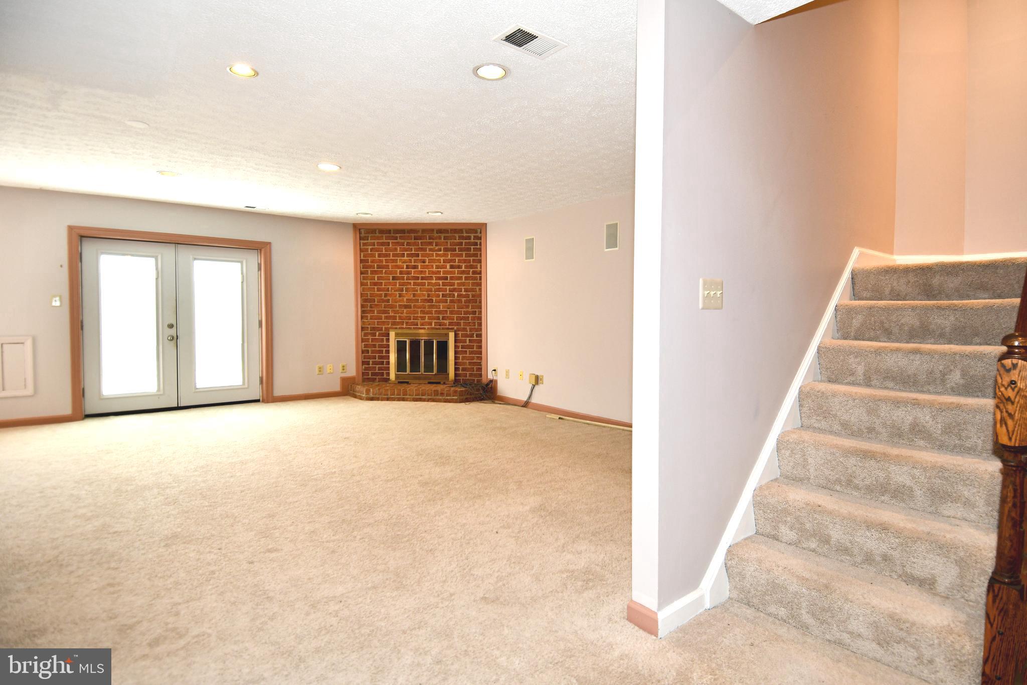 LANDMARK MEWS - Residential Lease