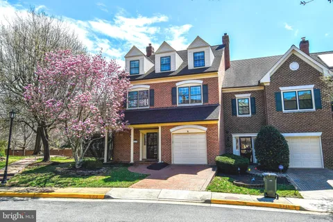 6319 Chaucer View Circle, Alexandria, VA MLS: VAFX2228714