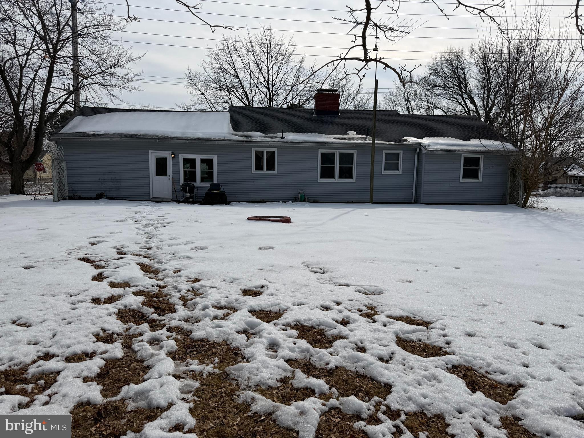 915 E DIVISION STREET