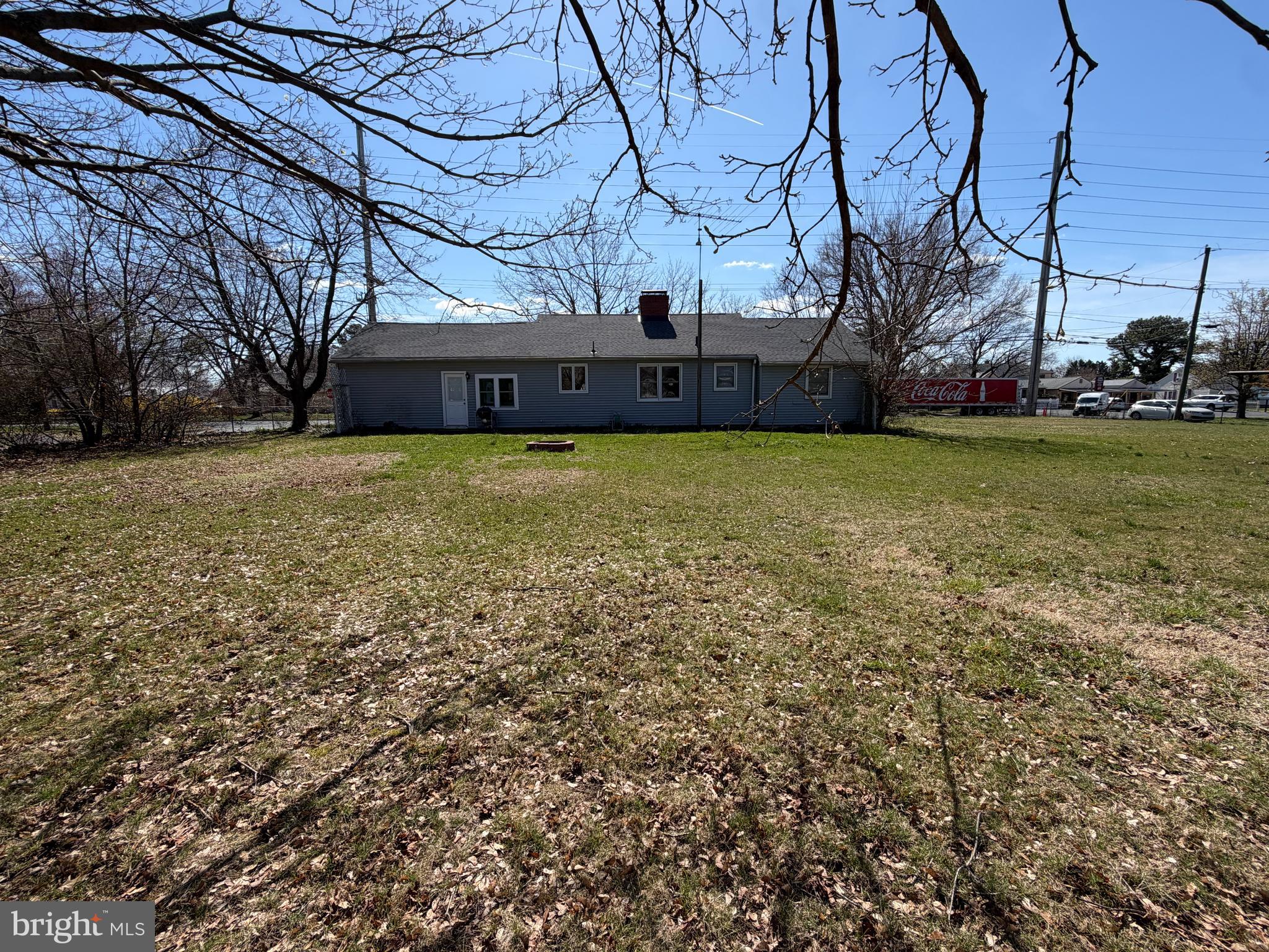 915 E DIVISION STREET