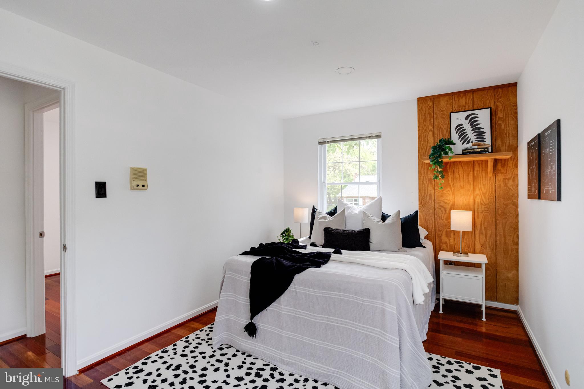 HUNTINGTON EAST - Residential