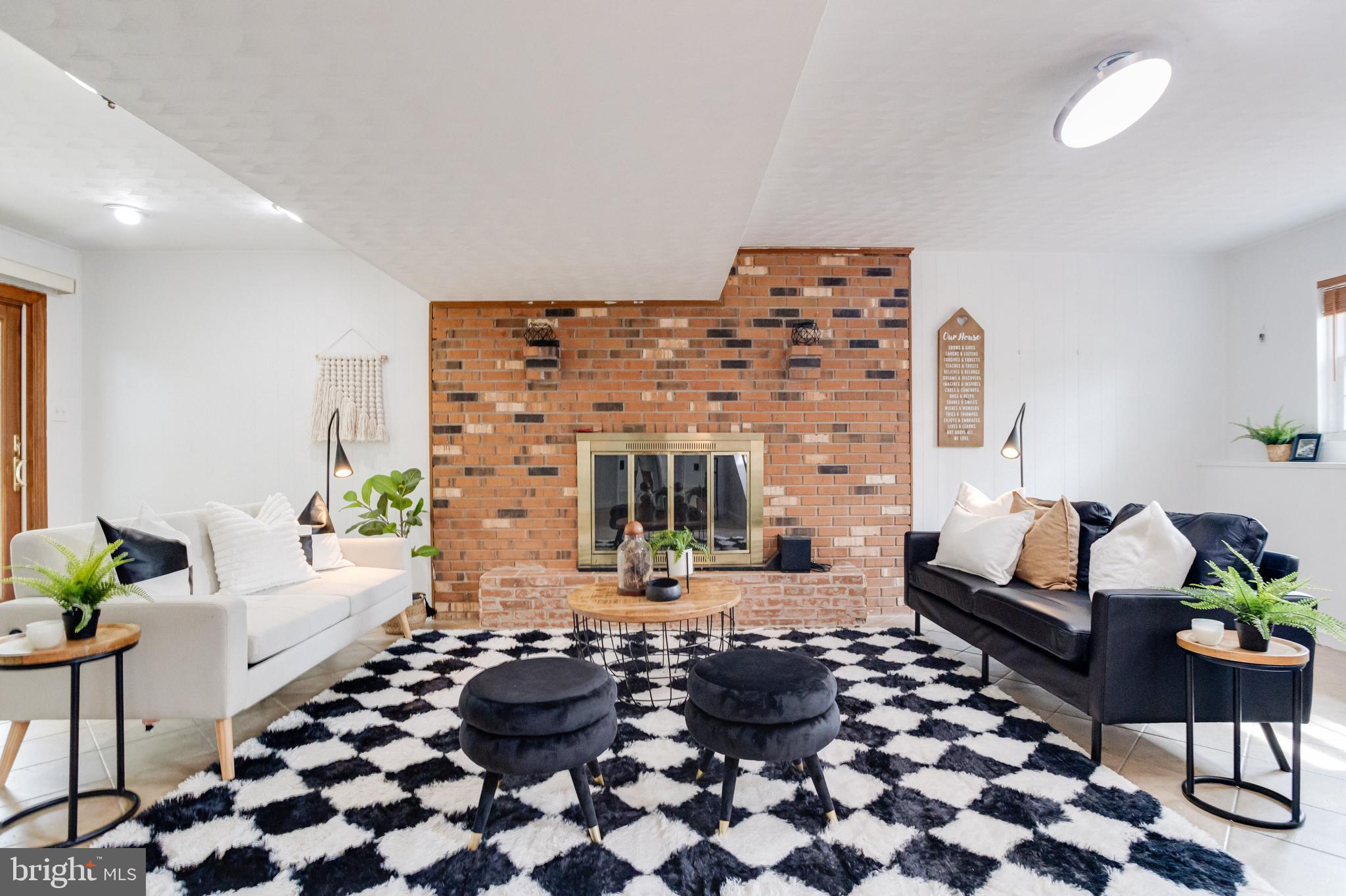 HUNTINGTON EAST - Residential