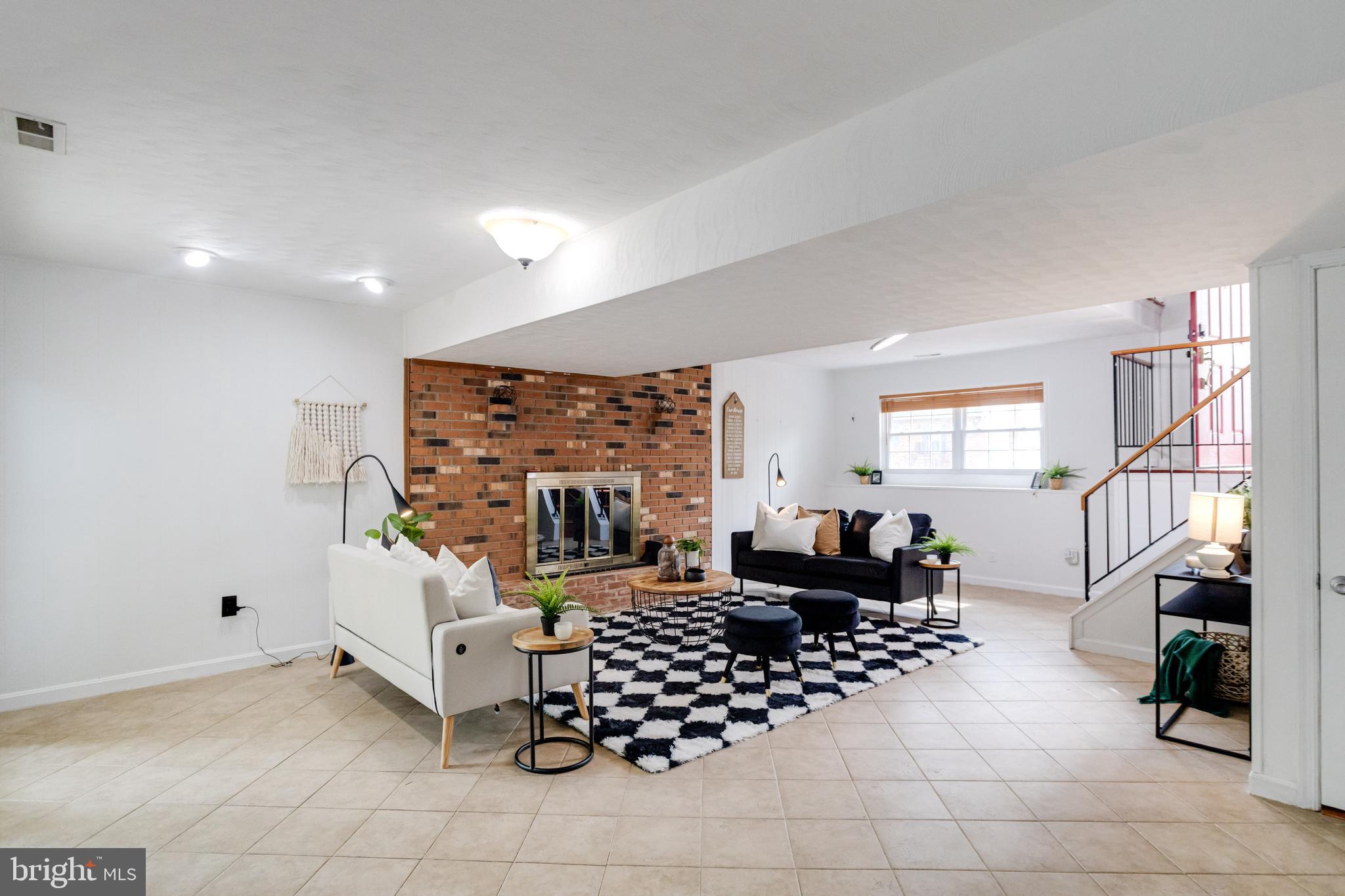 HUNTINGTON EAST - Residential