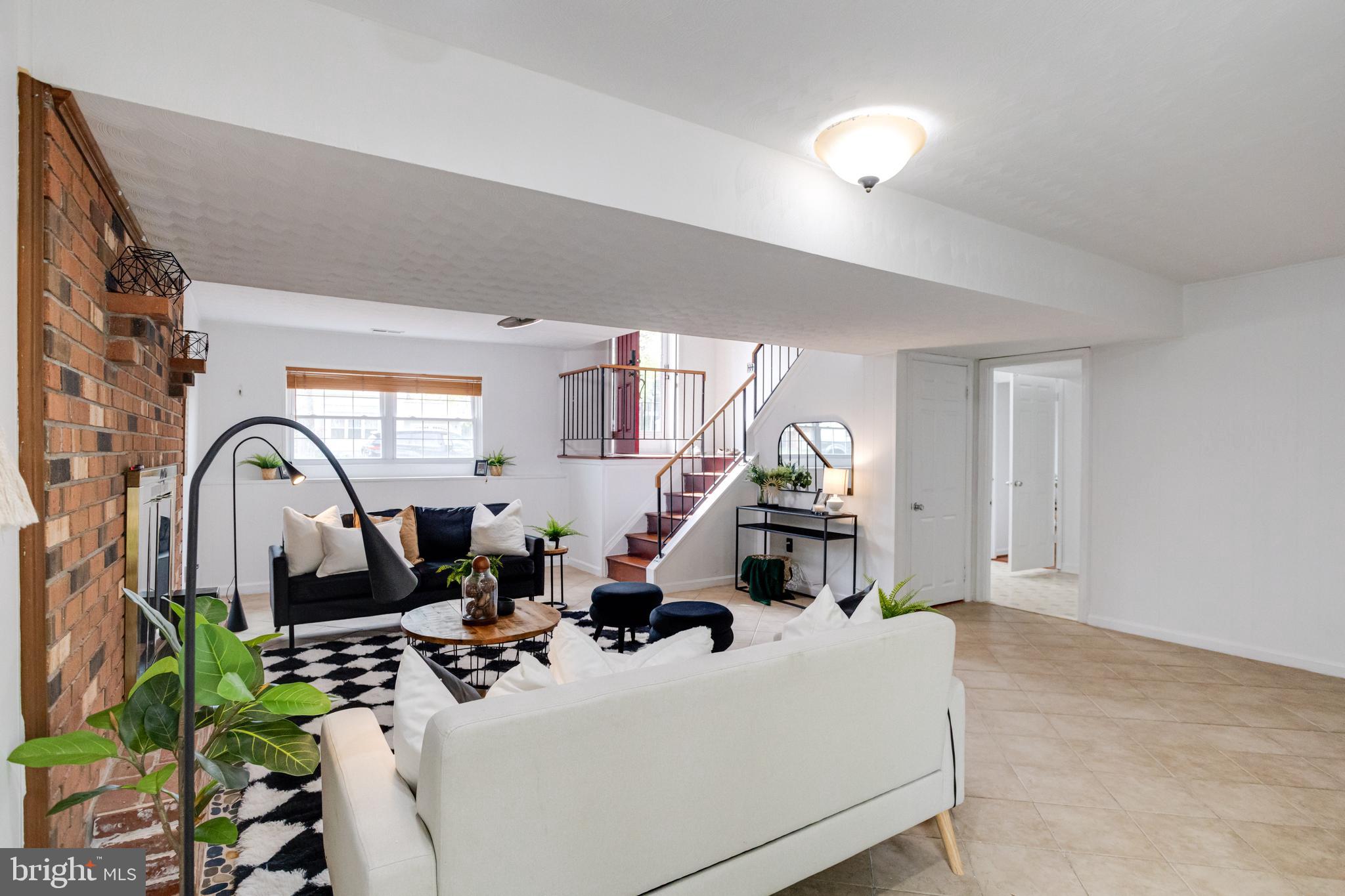 HUNTINGTON EAST - Residential