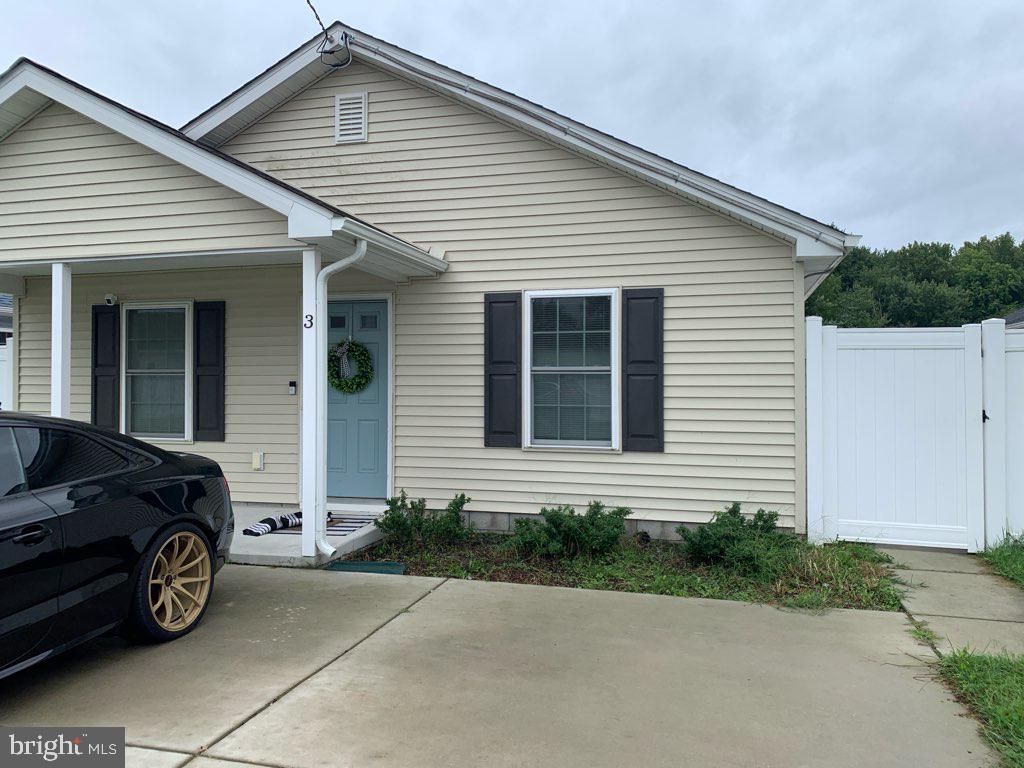 3 PECK AVENUE