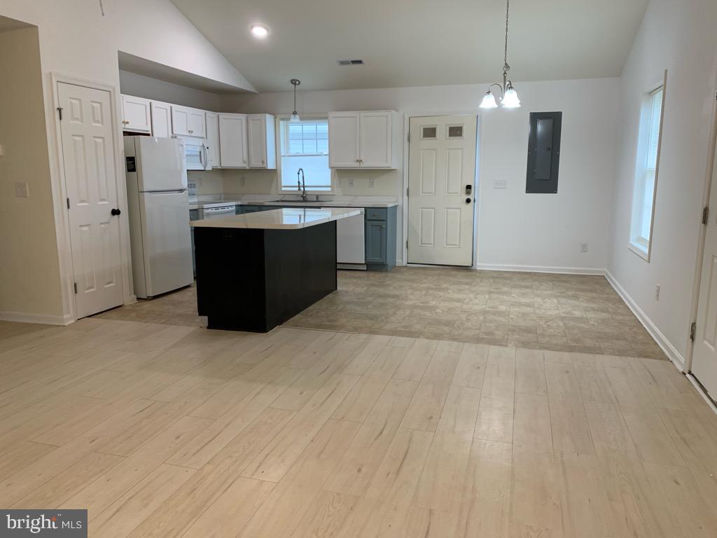 3 PECK AVENUE