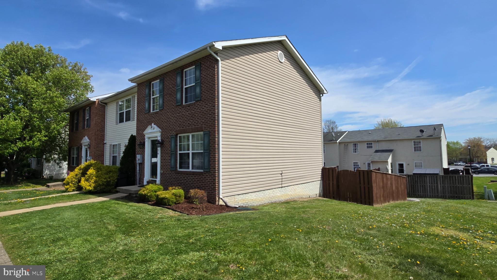 LAKEVIEW TOWNHOUSES - Residential