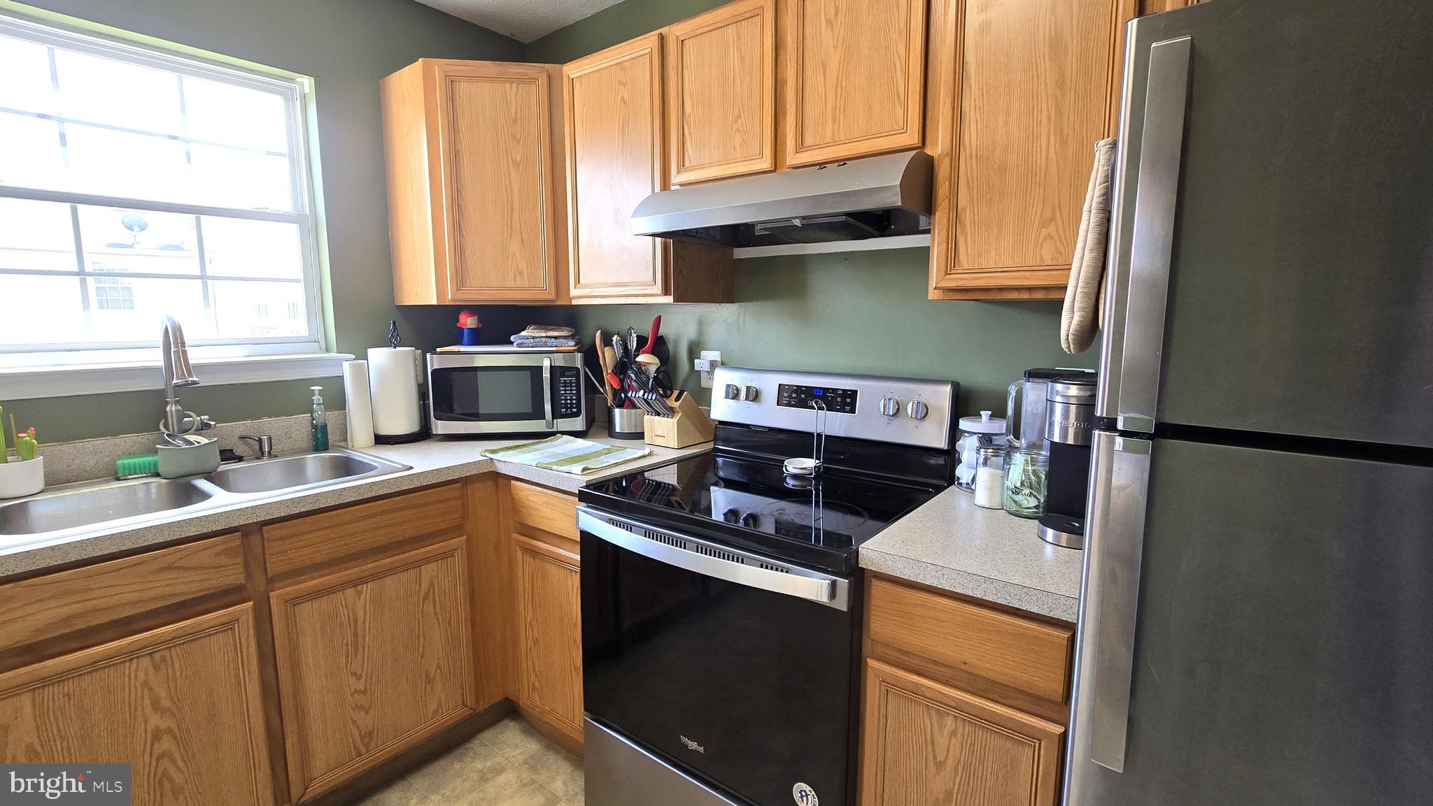 LAKEVIEW TOWNHOUSES - Residential