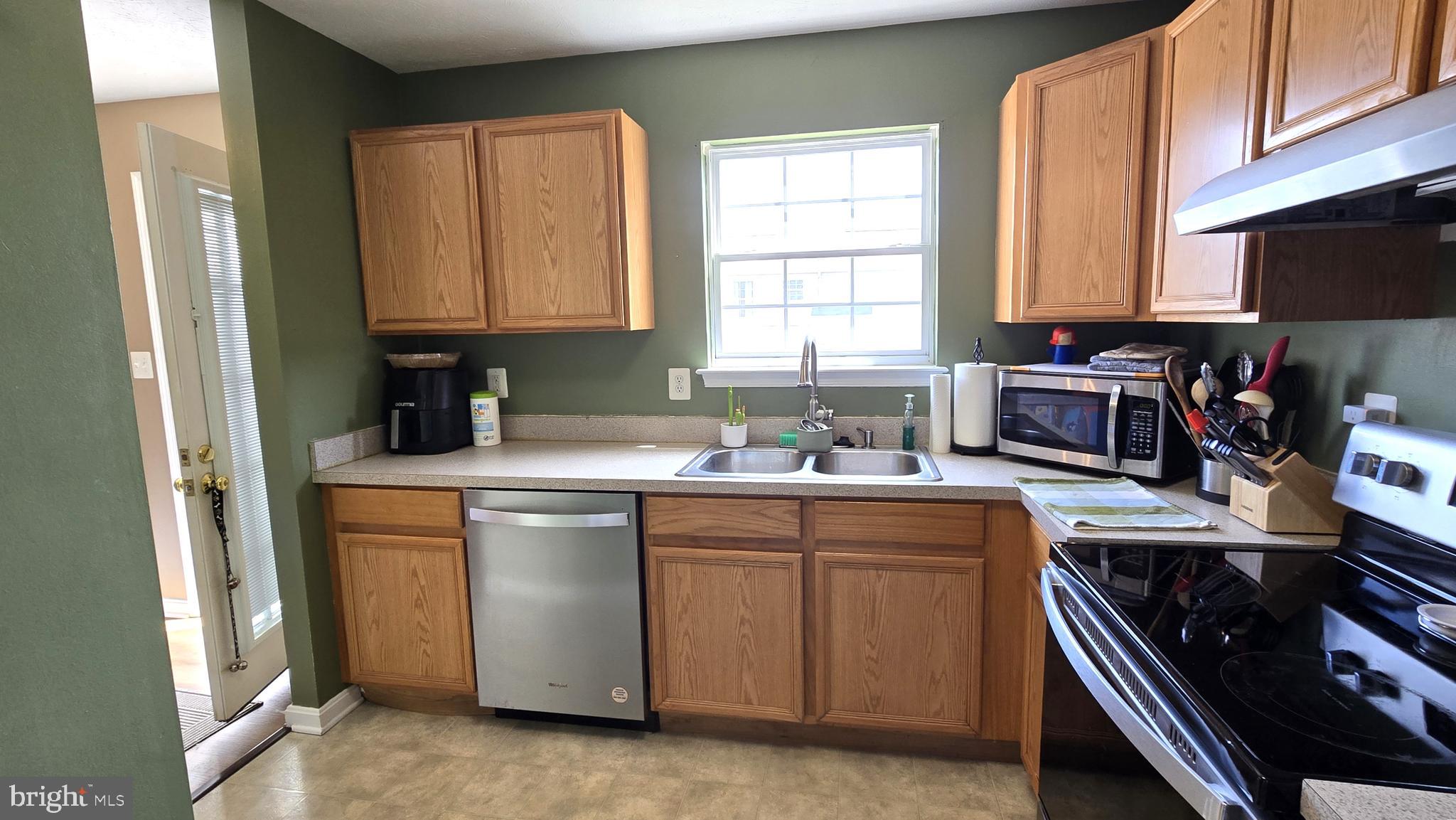 LAKEVIEW TOWNHOUSES - Residential