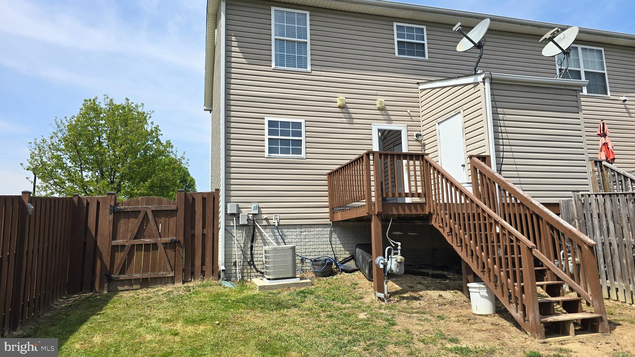 LAKEVIEW TOWNHOUSES - Residential