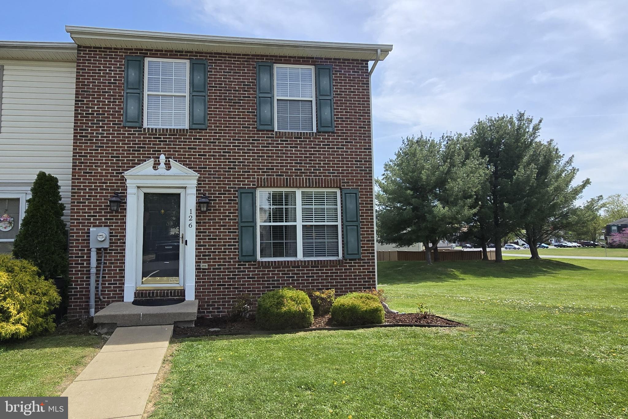 LAKEVIEW TOWNHOUSES - Residential