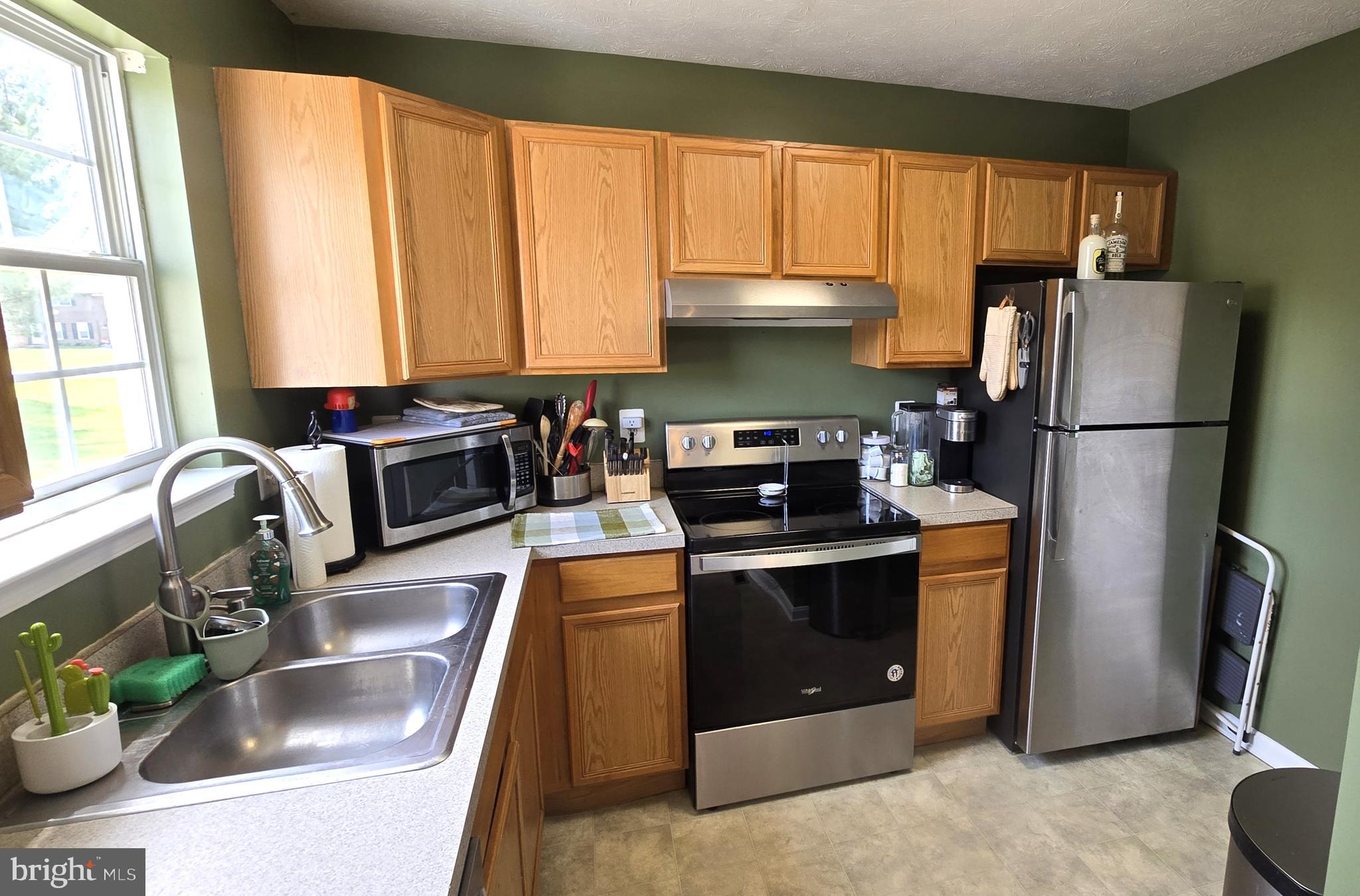 LAKEVIEW TOWNHOUSES - Residential