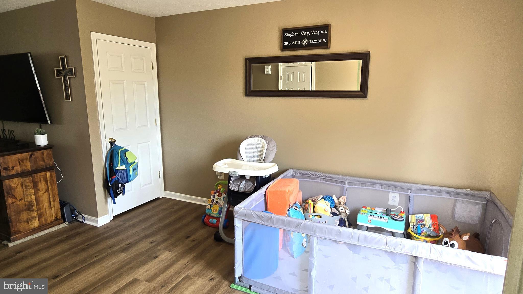 LAKEVIEW TOWNHOUSES - Residential