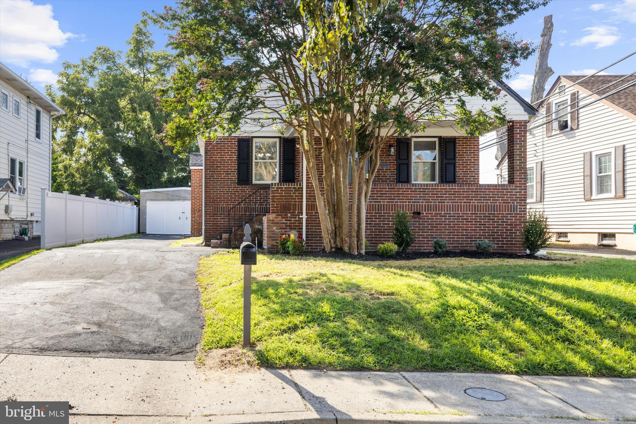 4211 MARYLAND PLACE