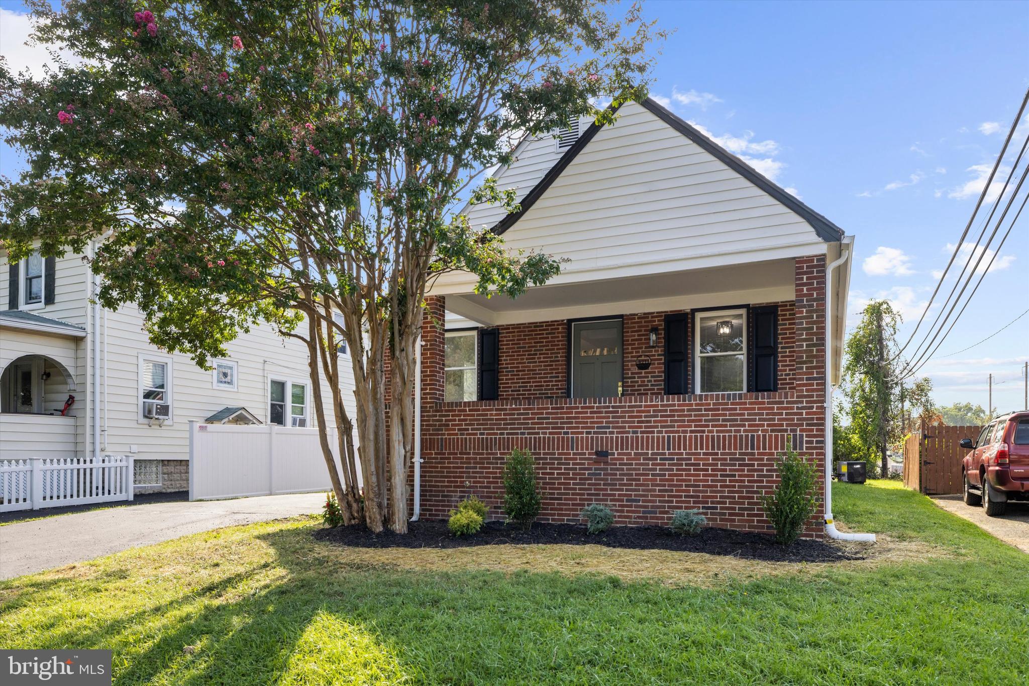 4211 MARYLAND PLACE