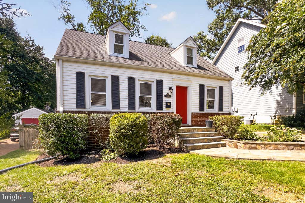Photo of 2840 W George Mason Road, FALLS CHURCH, VA 22042 (MLS # VAFX2337770)