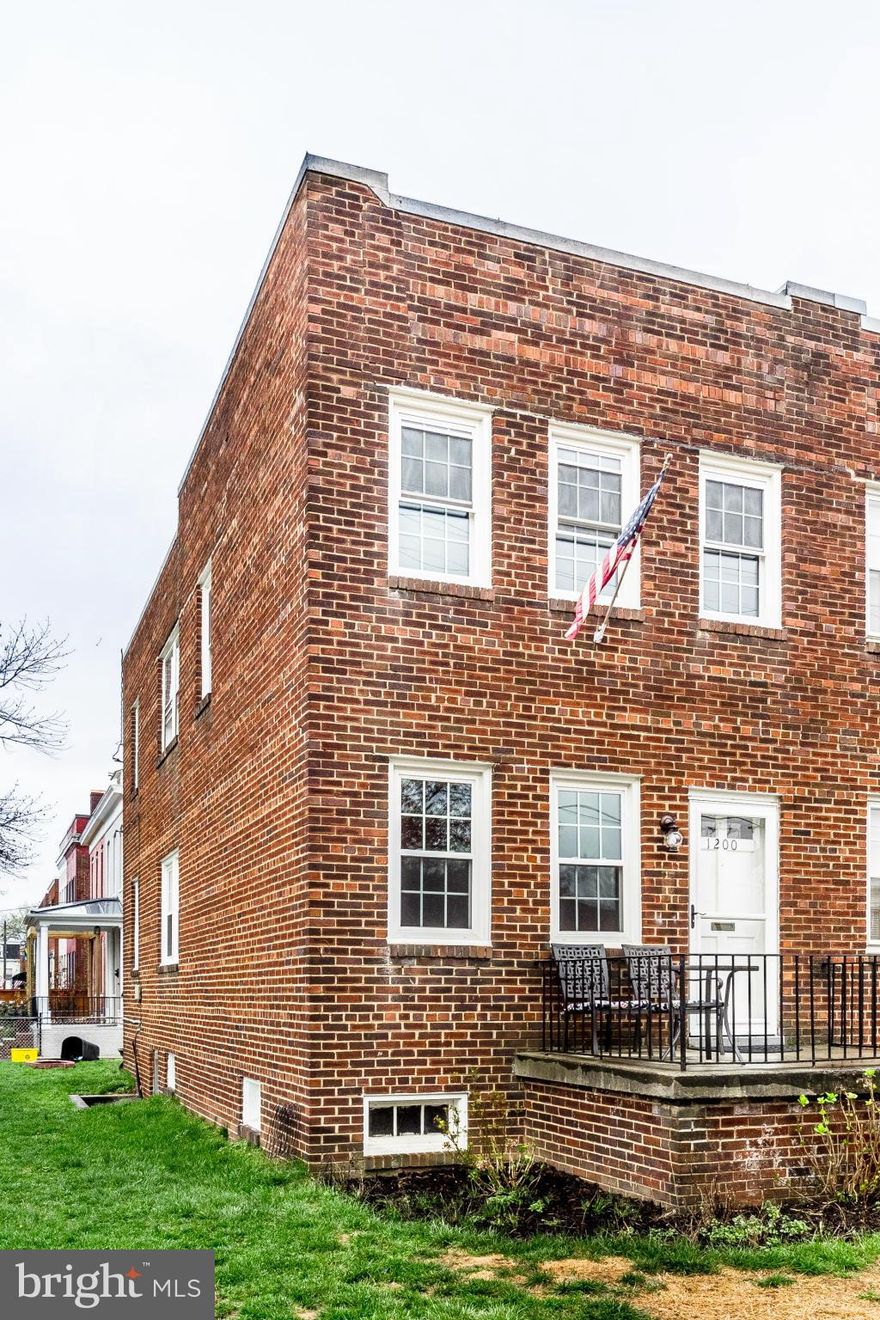 Upgraded end unit with desirable lot & walk out lower level. Renovated bathroom, fresh paint, refinished orig hardwoods, some new triple pane windows, & electrical upgrade. Walkout lower level has tons of potential. On large, level lot w/ fenced yard, 5 blocks to Braddock Metro Stop, 4 blocks to King St., & 10 blocks to waterfront. Near major transp. routes & Old Town w/ shopping & restaurants!