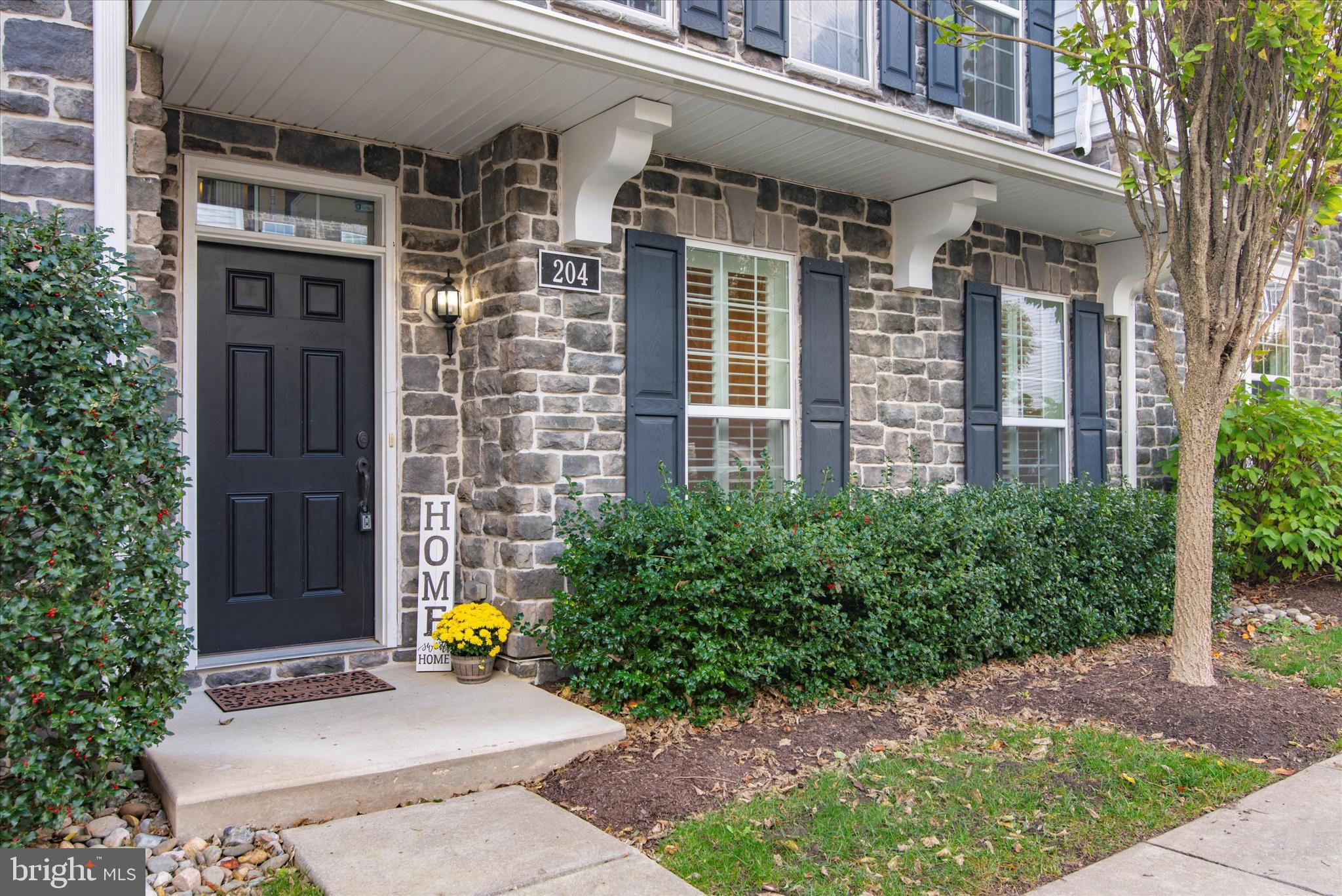 RAVENSCLIFF - Residential Lease