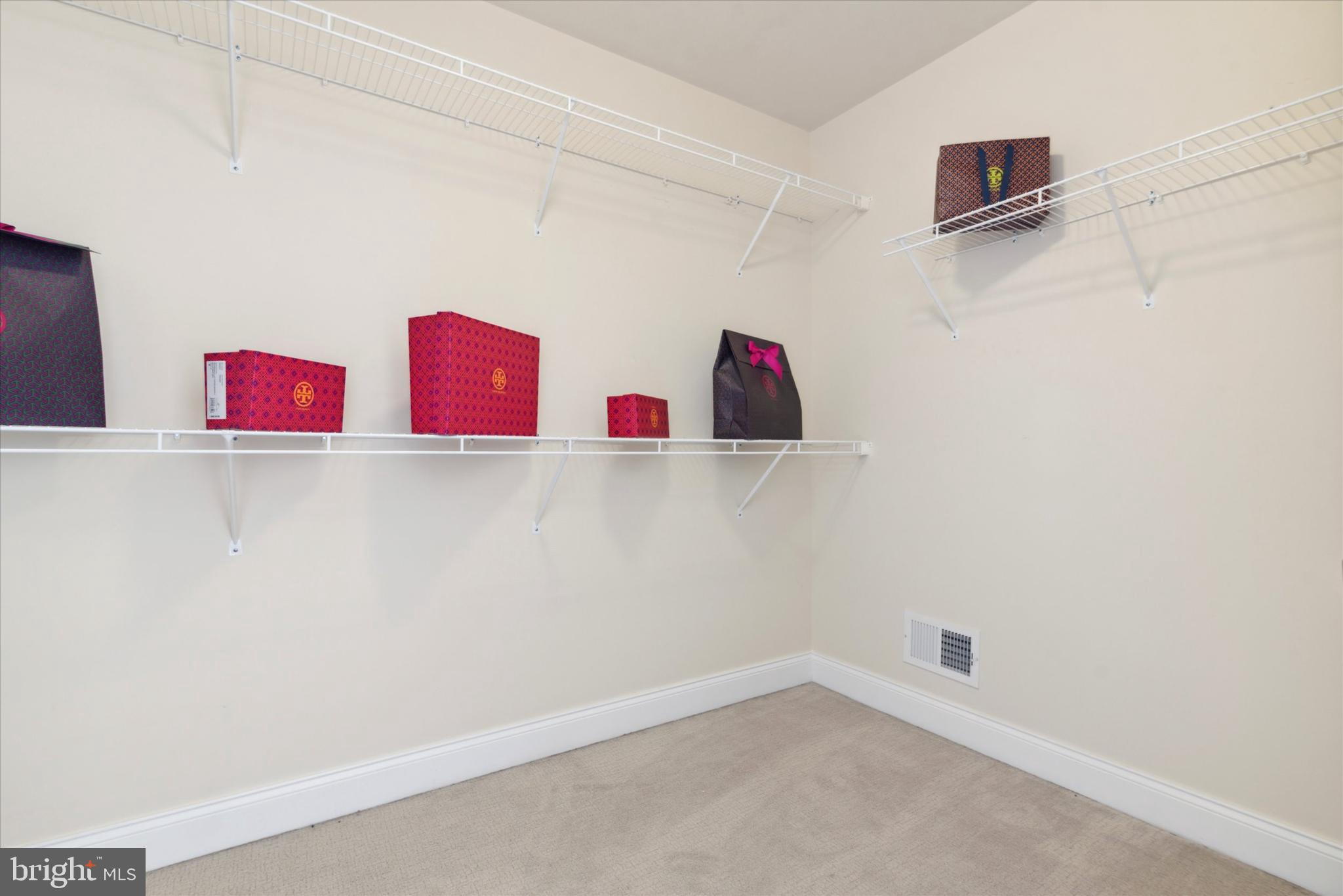 RAVENSCLIFF - Residential Lease