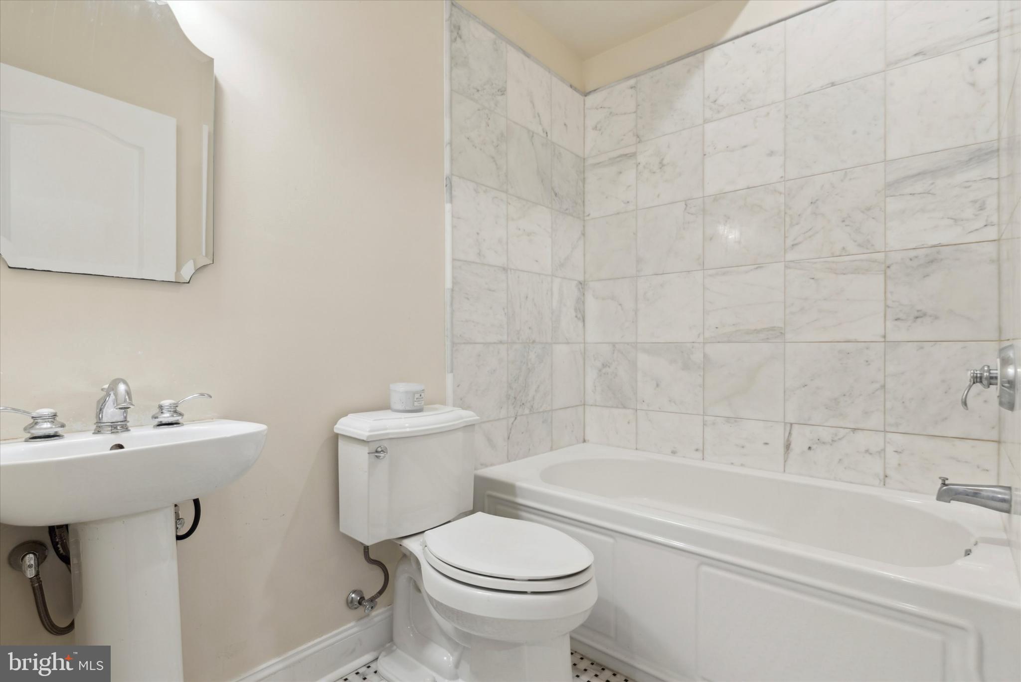 RAVENSCLIFF - Residential Lease