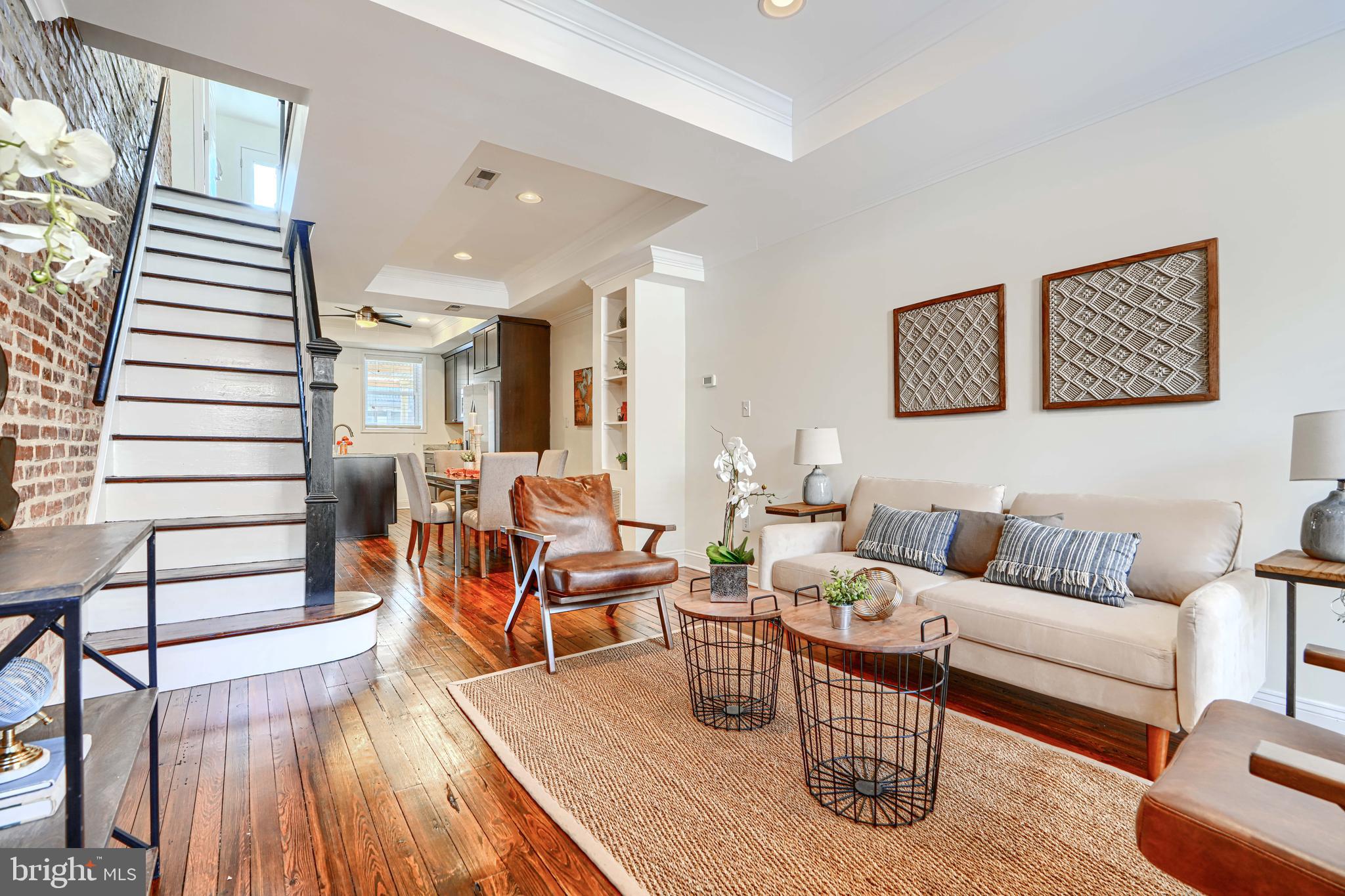 22 DECKER AVENUE S