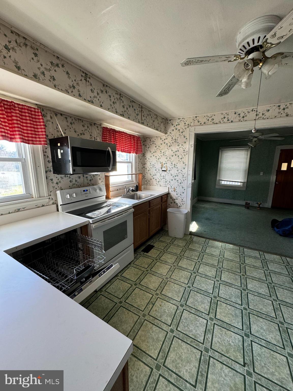 CATONSVILLE MANOR - Residential