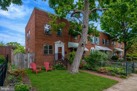 Photo of 516 E Luray Avenue E, ALEXANDRIA, VA 22301 (MLS # VAAX2059594)