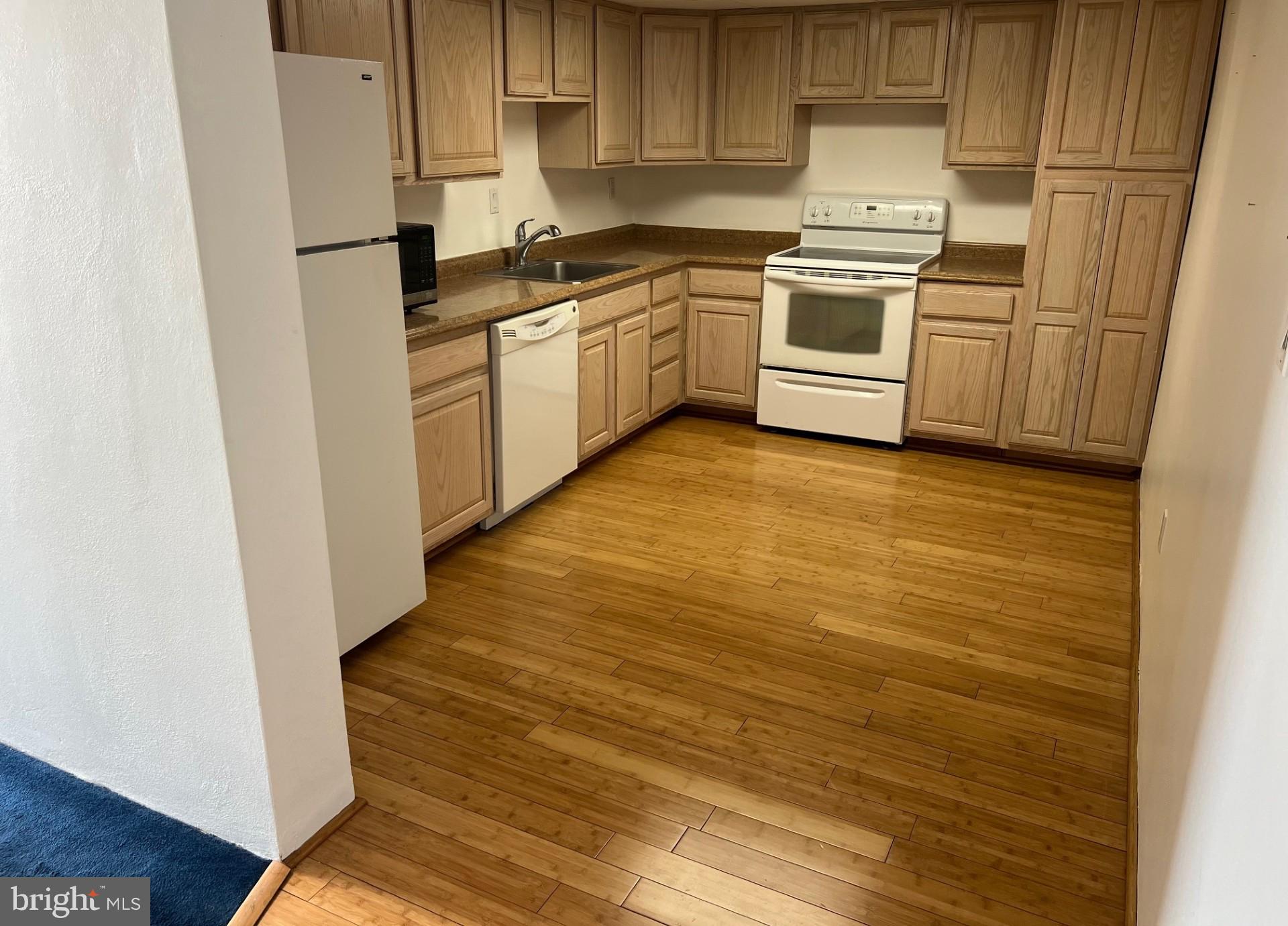 THE SUMMIT - Residential Lease