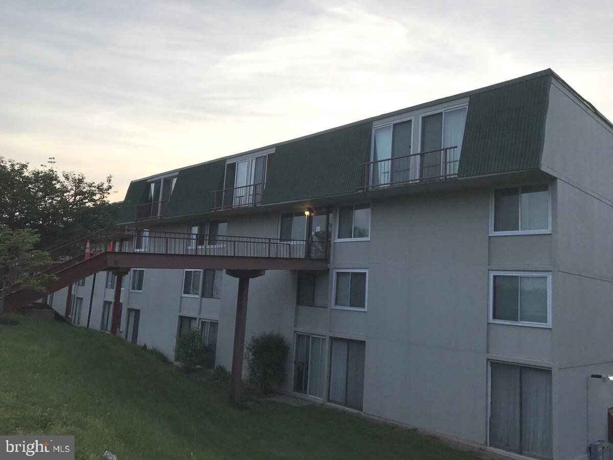 THE SUMMIT - Residential Lease