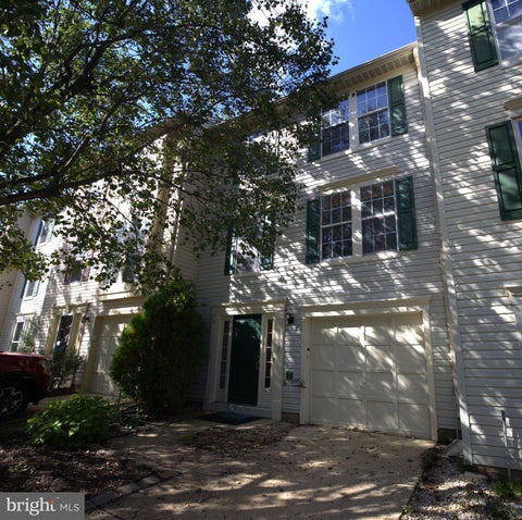 Townhouse For Rent - 10327 Oconnell Court<br/> MANASSAS, VA 20110