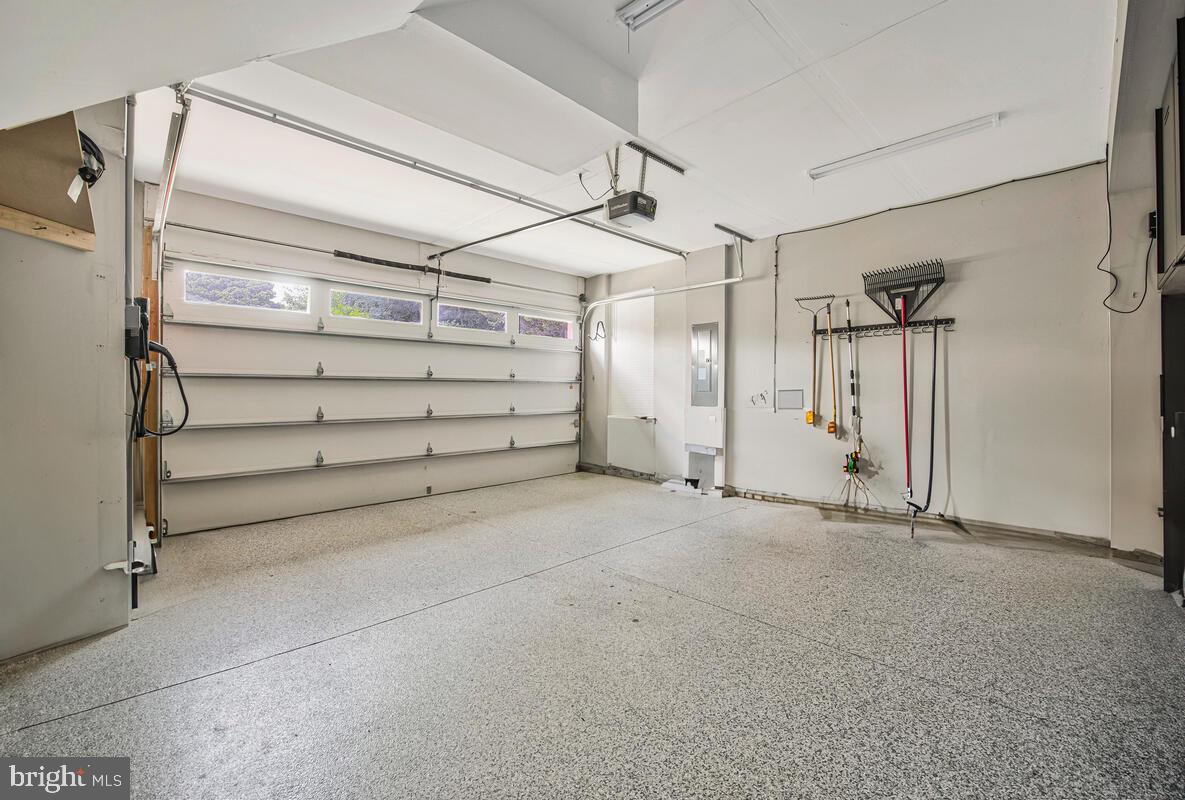 VILLAGE OF TOWNE SQUARE - Residential