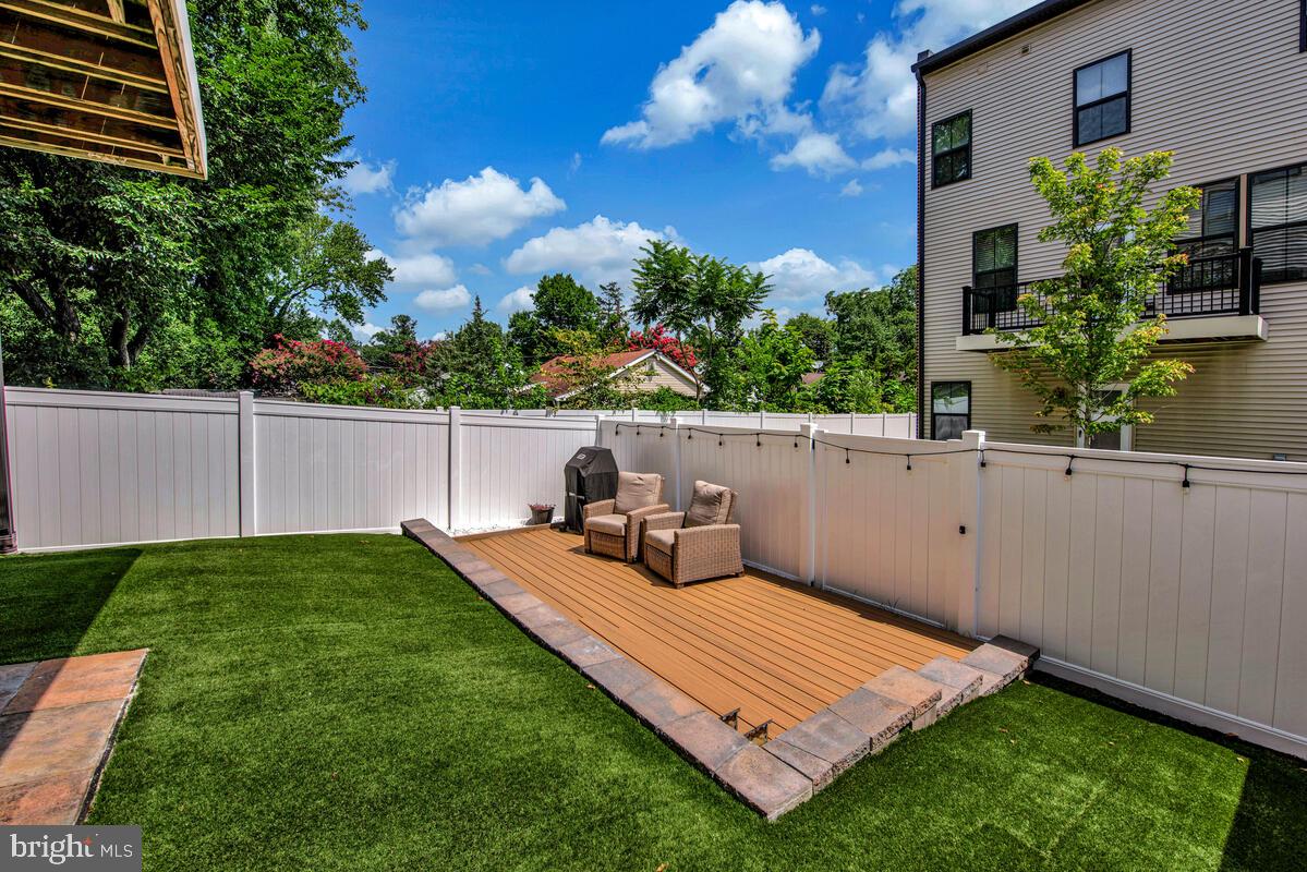 VILLAGE OF TOWNE SQUARE - Residential