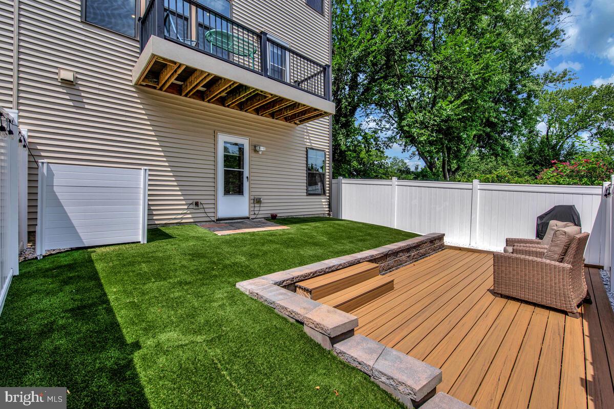 VILLAGE OF TOWNE SQUARE - Residential