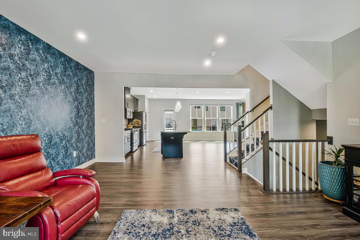 VILLAGE OF TOWNE SQUARE - Residential