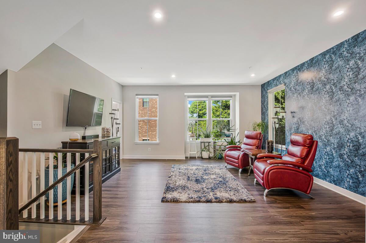 VILLAGE OF TOWNE SQUARE - Residential