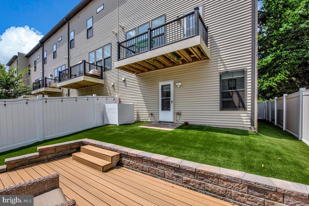 VILLAGE OF TOWNE SQUARE - Residential