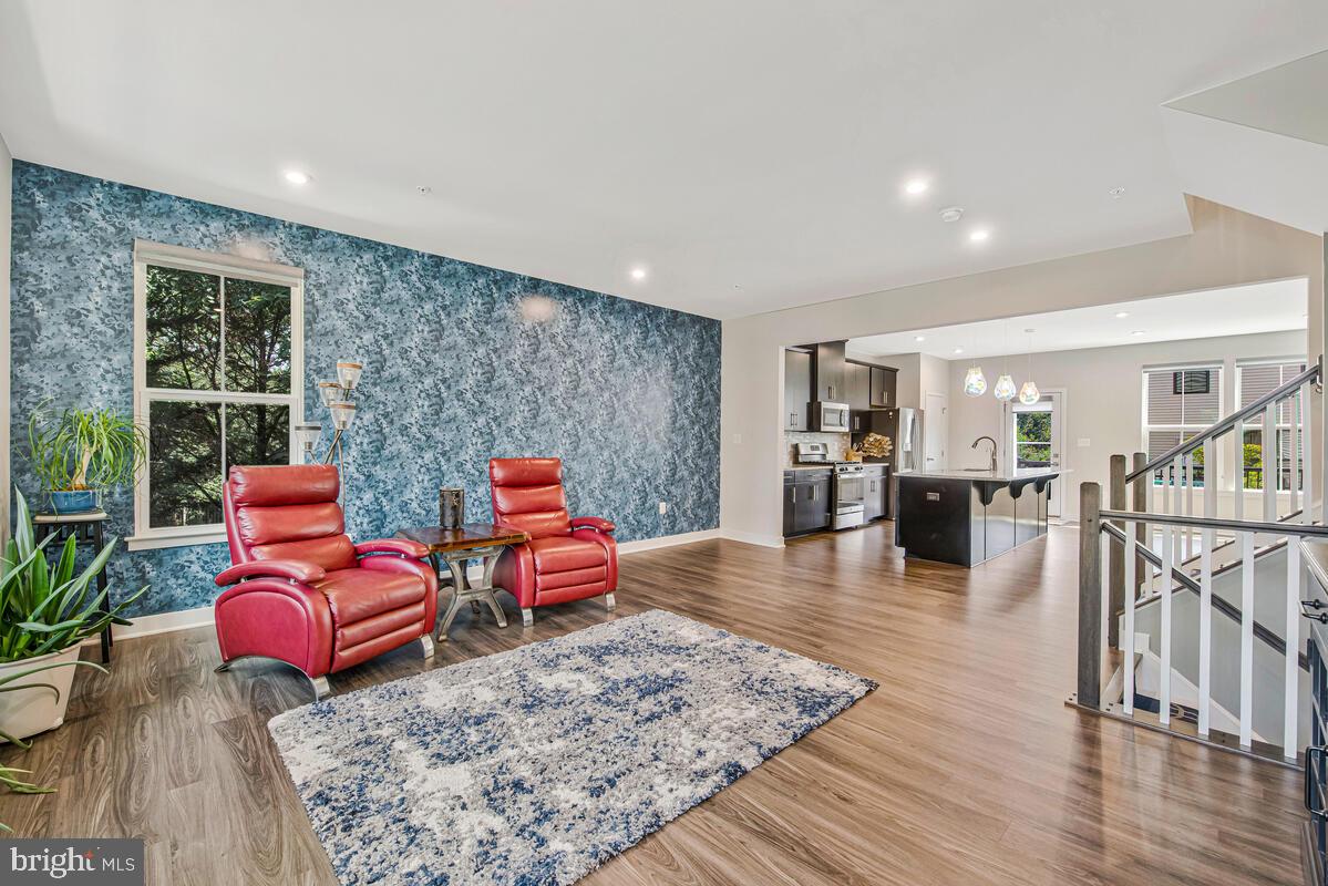 VILLAGE OF TOWNE SQUARE - Residential