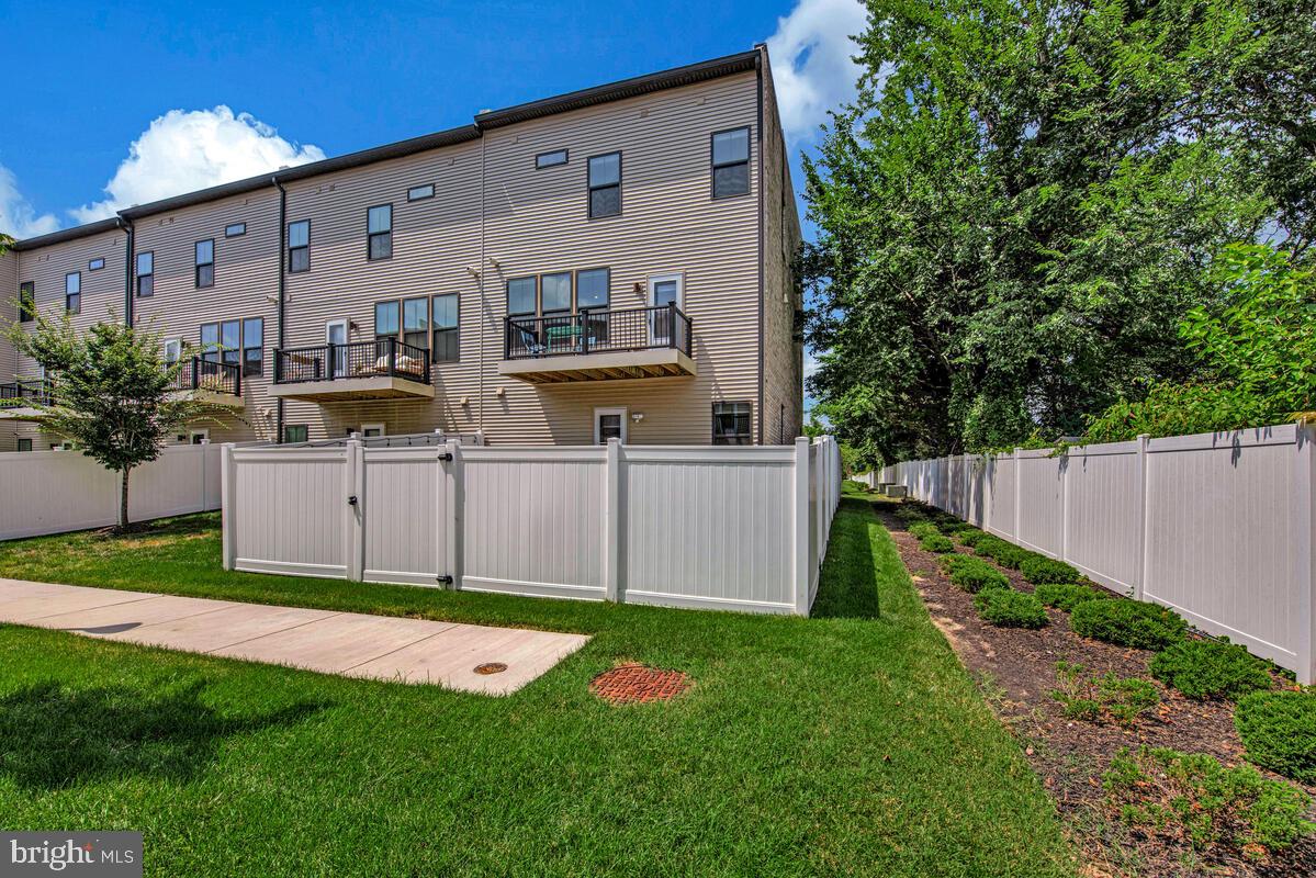 VILLAGE OF TOWNE SQUARE - Residential