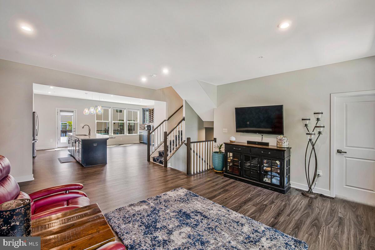 VILLAGE OF TOWNE SQUARE - Residential