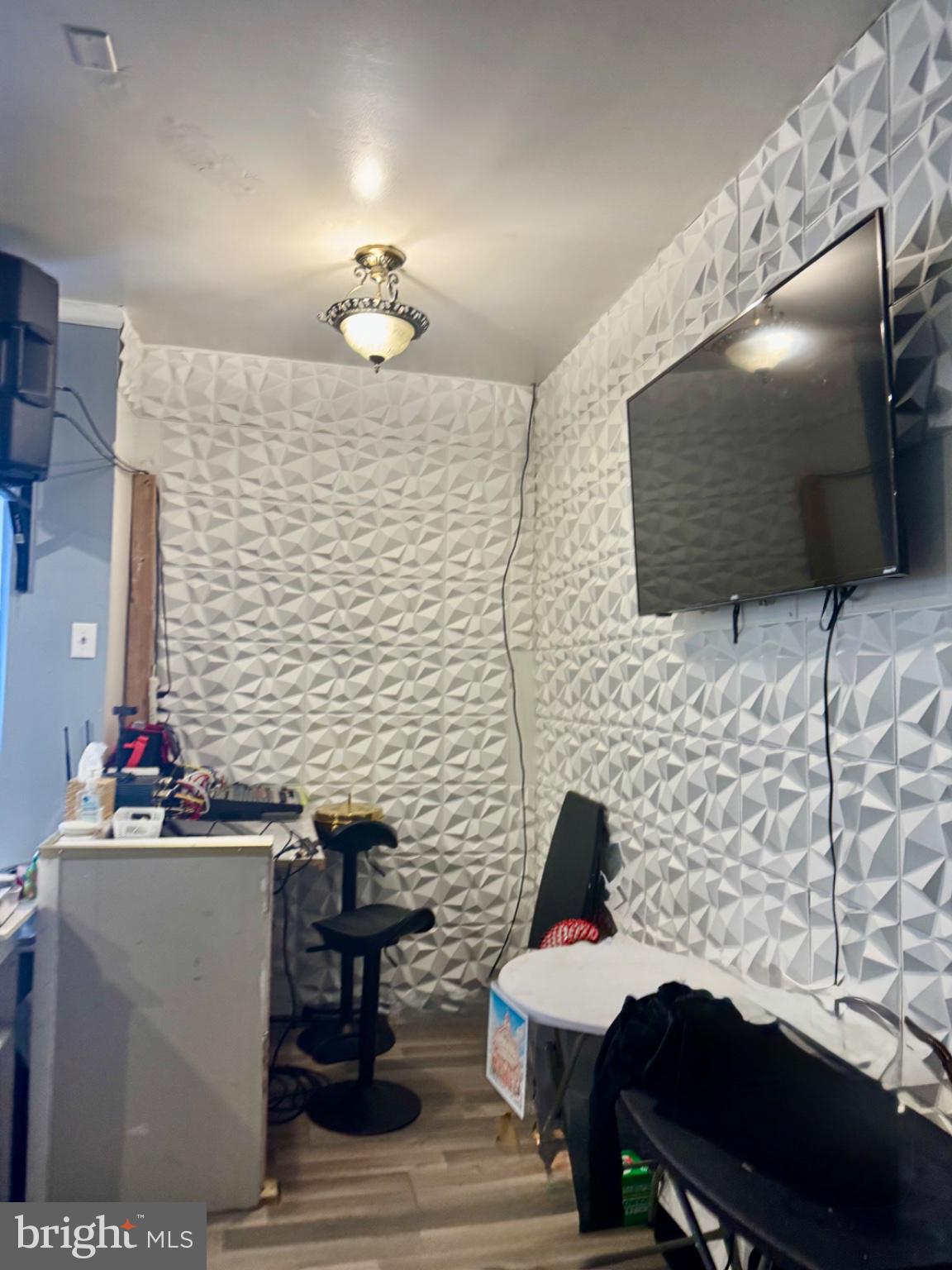 211 W ONTARIO STREET