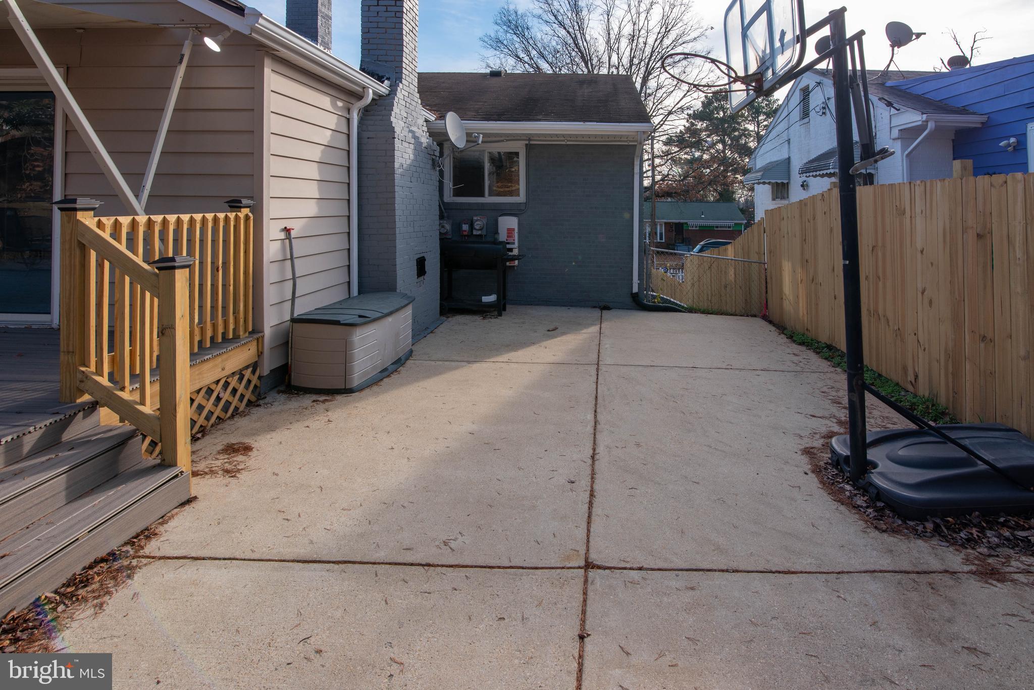 LANDOVER KNOLLS - Residential