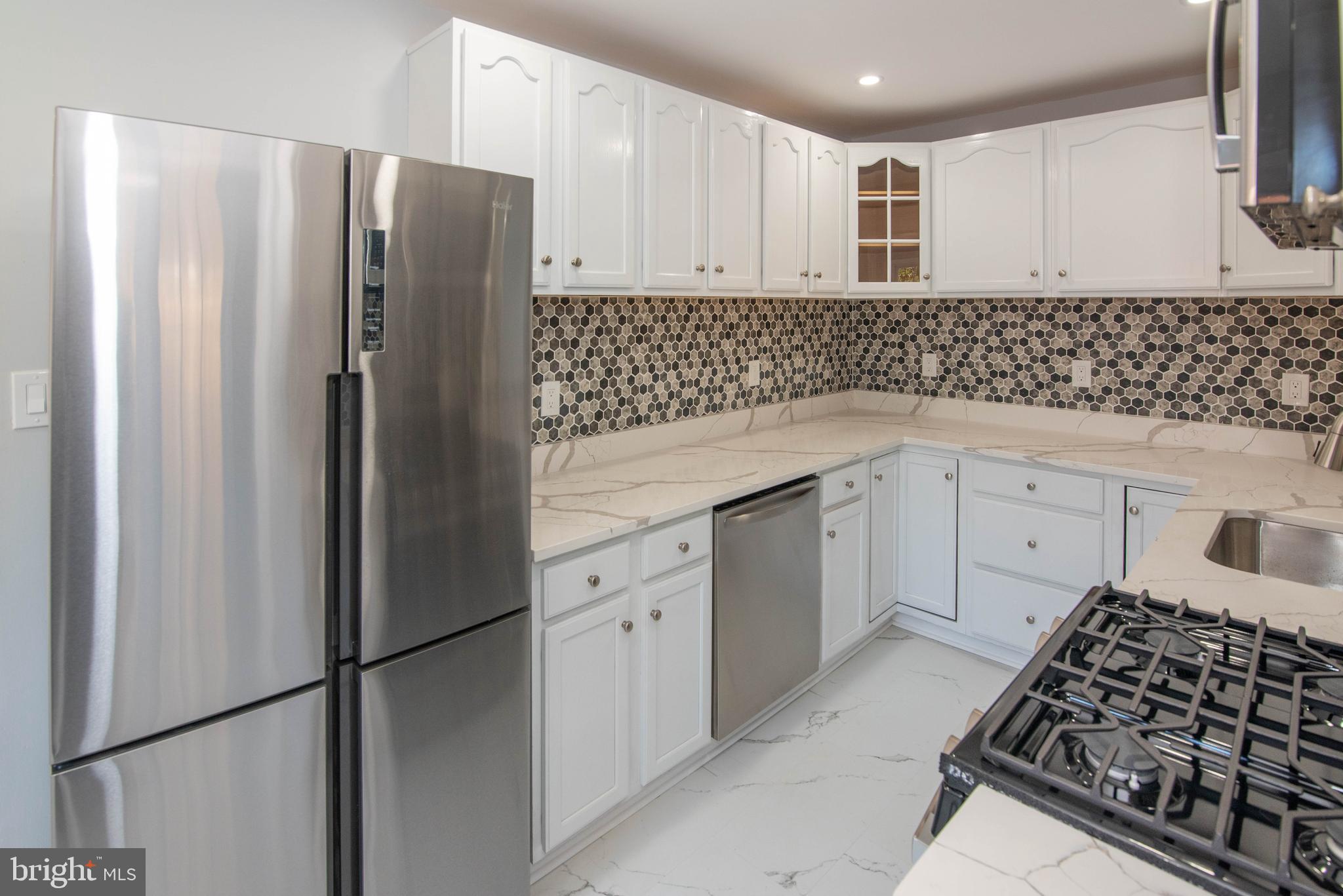 LANDOVER KNOLLS - Residential