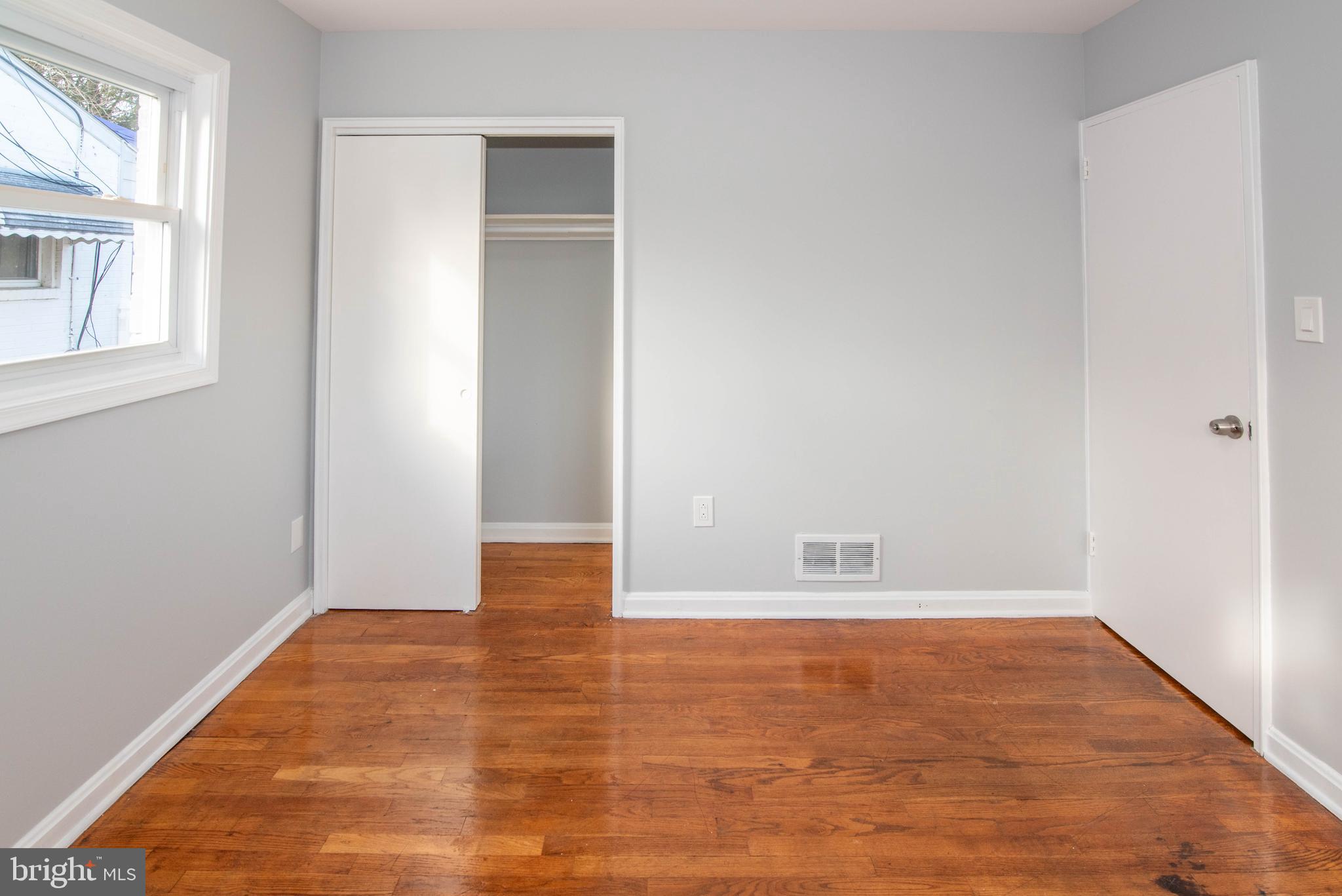 LANDOVER KNOLLS - Residential