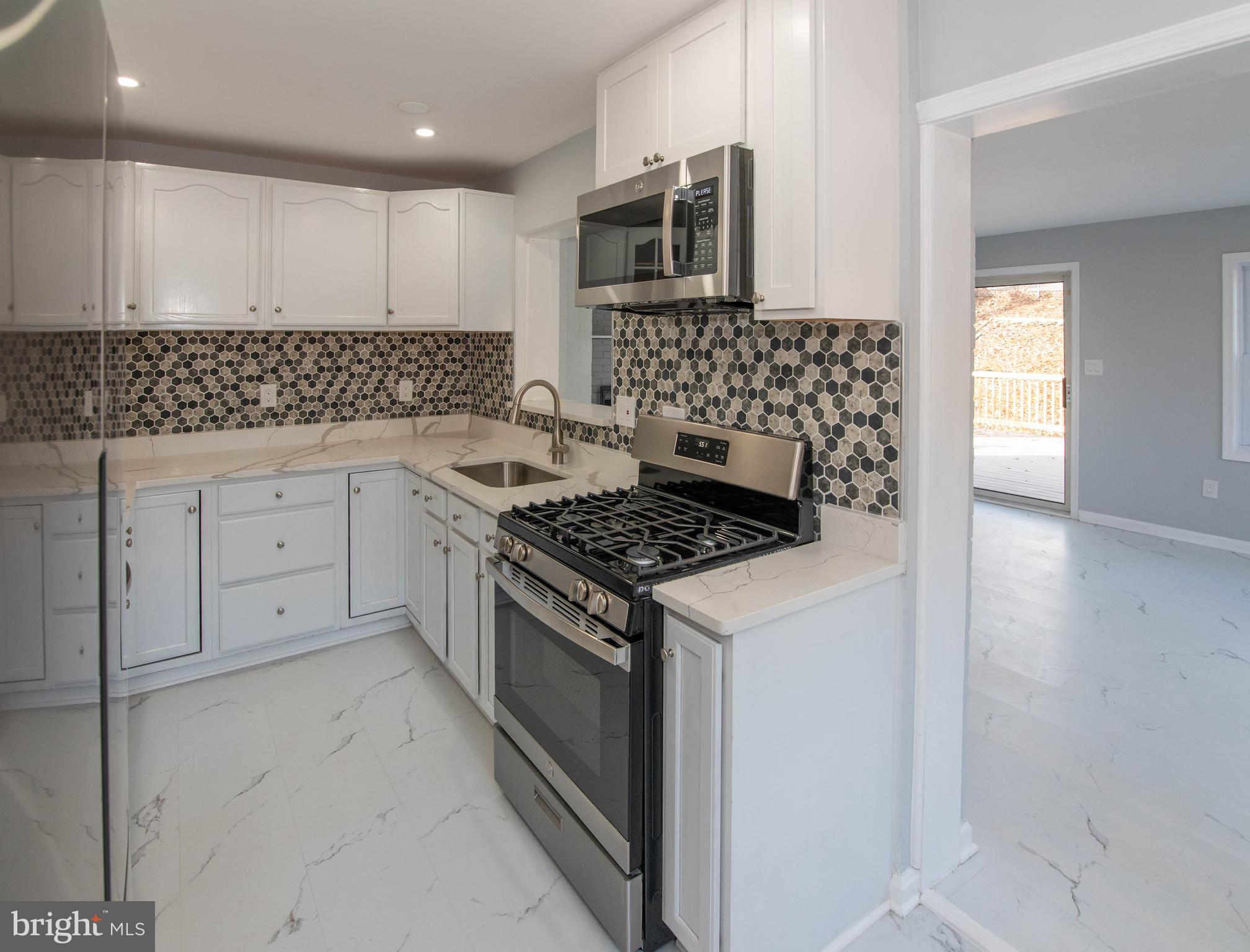 LANDOVER KNOLLS - Residential