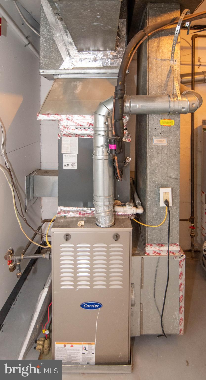 LANDOVER KNOLLS - Residential