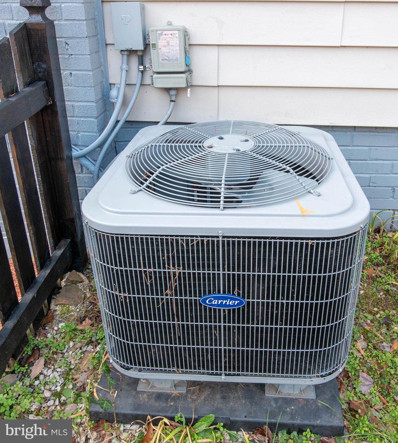 LANDOVER KNOLLS - Residential