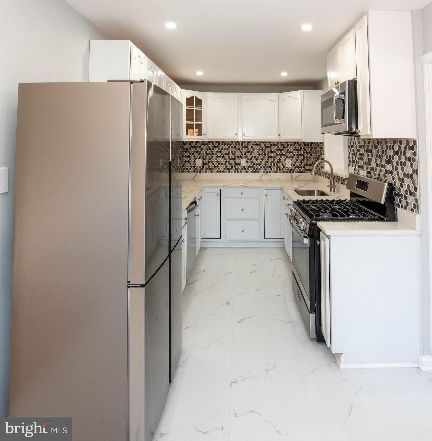 LANDOVER KNOLLS - Residential