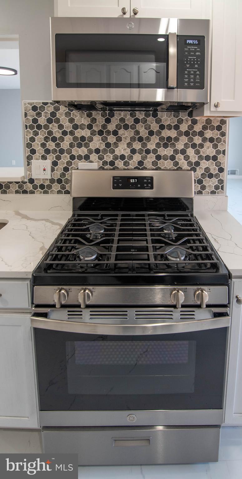 LANDOVER KNOLLS - Residential